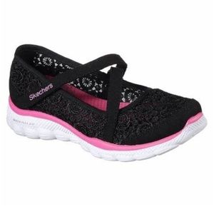NEW IN BOX Skechers Girls’ Flex 2.0 Comfy Crochetes Black/Hot Pink Shoes, Size 1